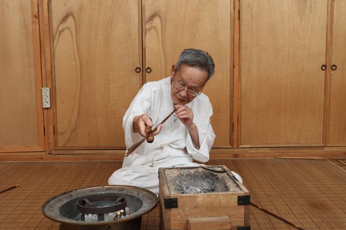 국가무형문화재 궁시장(弓矢匠) 유영기 보유자. 문화재청 제공