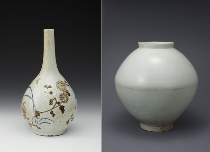 빼어난 문양 표현과 청화, 철화,동화안료 세가지를 함께 써 뛰어난 기술수준을 보여주는 명품 ‘백자청화철채동채 초충난국문 병(18세기·간송미술관 소장·국보, 왼쪽)과 ’달항아리‘(18세기·아모레퍼시픽미술관 소장, 보물). 리움미술관 제공