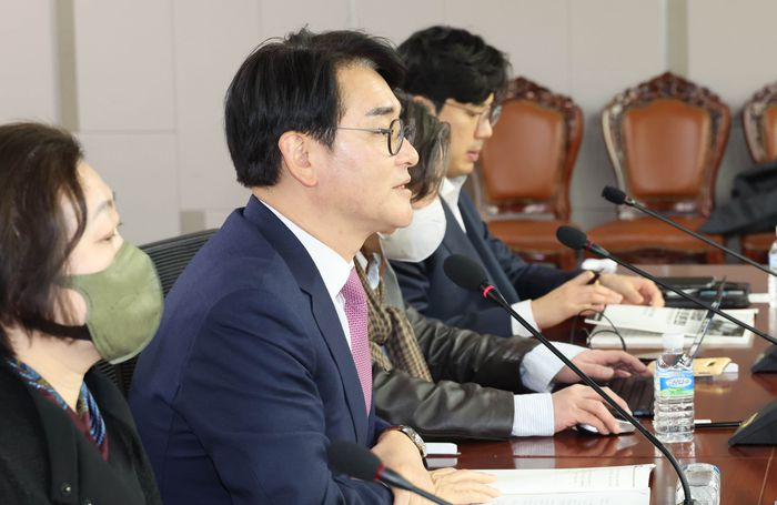 더불어민주당 박용진 의원이 6일 국회 의원회관에서 열린 공정거래법 개정안 토론회에서 발언하고 있다. 연합뉴스