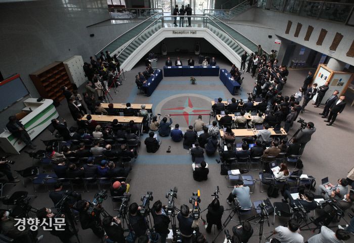 전우원씨가5·18 피해자와 유가족, 단체 대표와의 면담에서 발언하고 있다.