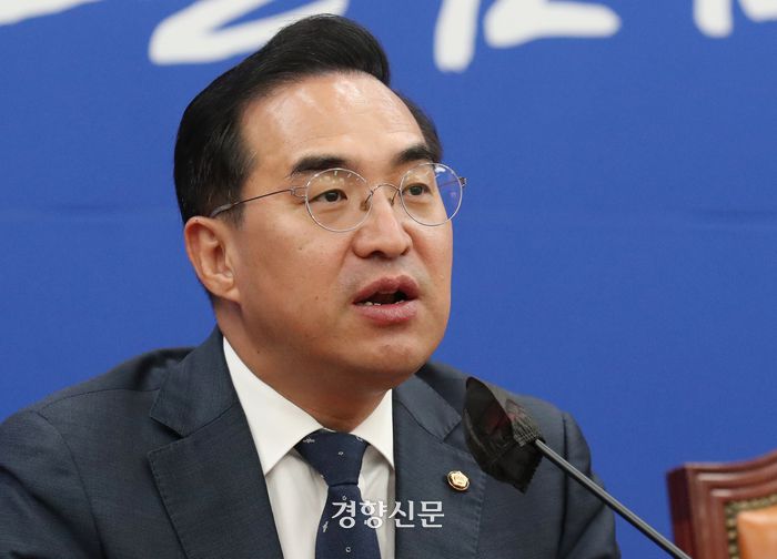 박홍근 더불어민주당 원내대표가 지난 25일 국회에서 열린 원내대책회의에서 발언하고 있다. 박민규 선임기자