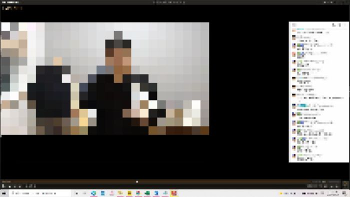 2020년 5월1일 가해자 A씨가 인터넷 개인방송을 진행하며 나은씨의 소지품을 들어보이고 있다. 방송 갈무리