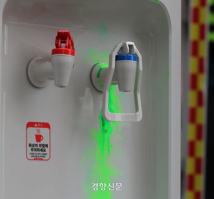 핵오염수 정수기 모형 /김창길기자