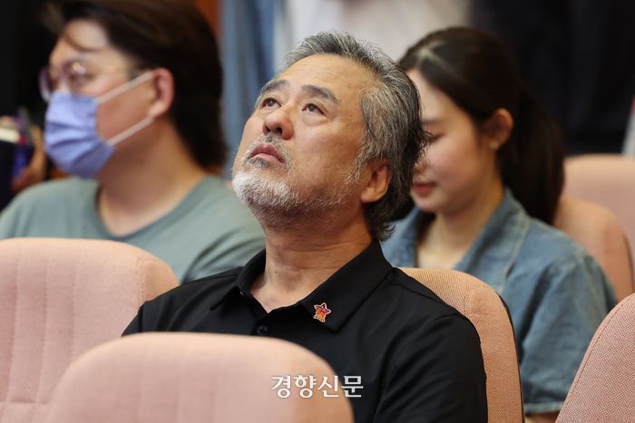 이정민 이태원참사 유가족협의회의 대표 직무대행이 25일 오후 서울 종로구 헌법재판소 대심판정에서 열린 이태원 참사 부실 대응 관련 이상민 행정안전부 장관에 대한 탄핵 심판 선고 방청을 위해 자리에 앉아 있다. 성동훈 기자