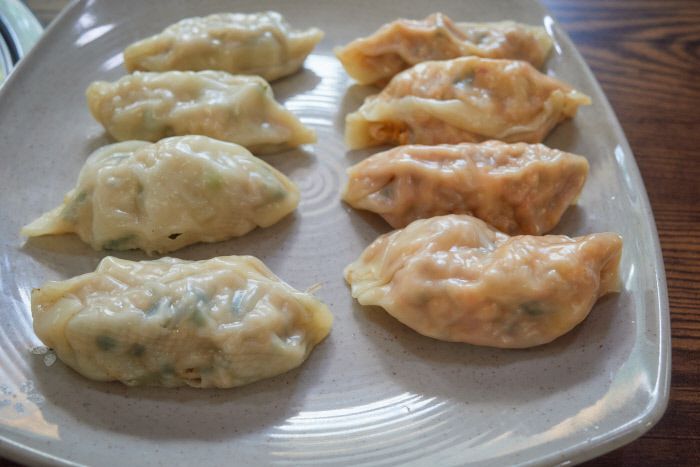 만두의 피와 소가 따로 놀지 않아 씹는 맛이 좋은 만두.