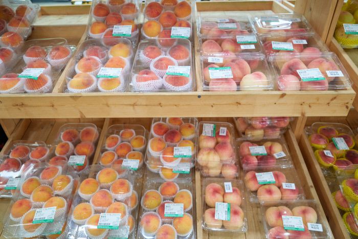 복숭아로 유명한 음성 오일장은 ‘햇사레’ 복숭아로 향긋하다.