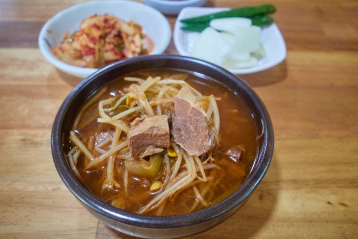 곰탕처럼 부드러워 술술… 하루가 든든하네 ‘소고기 국밥’