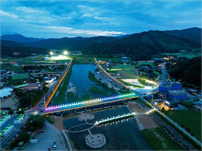 평창군 봉평면 시가지와 흥정천을 따라 조성된 ‘달빛 흐뭇 낭만 로드’. 평창군 제공