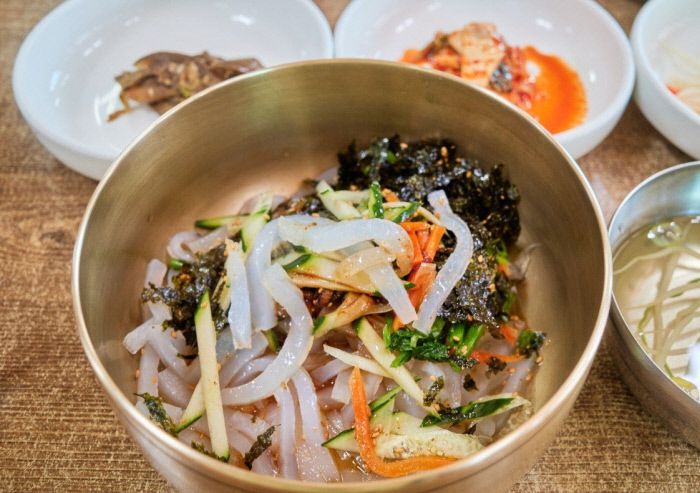 양념간장 만나 ‘무’에서 ‘유’로 청포묵