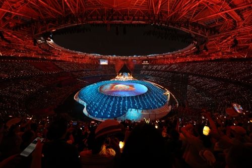 =23일 오후 중국 항저우 올림픽 스포츠센터 스타디움에서 2022 항저우 아시안게임 개회식이 열리고 있다.