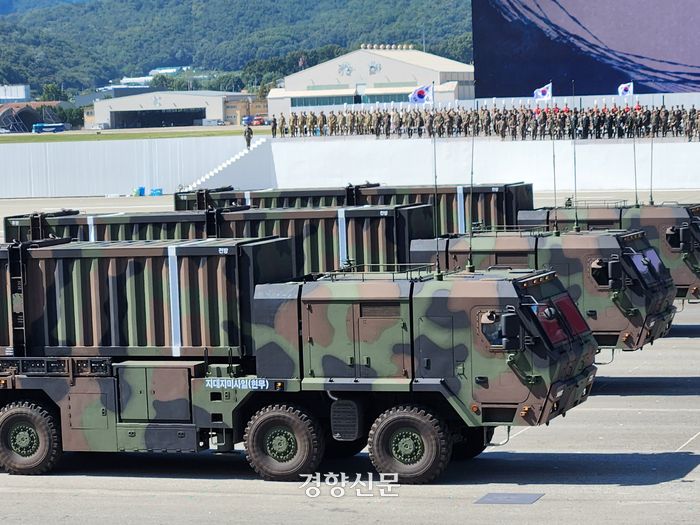 22일 성남 서울 공항에서 진행된 국군의날 기념식 최종 리허설에서 지대지미사일 현무가 분열하고 있다. 유새슬 기자
