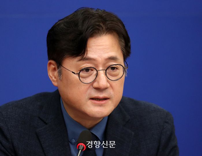 홍익표 더불어민주당 원내대표가 지난 27일 국회에서 열린 최고위원회의에서 발언하고 있다. 박민규 선임기자.