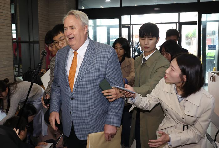 인요한 국민의힘 혁신위원장이 24일 여의도 당사로 들어서고 있다. 연합뉴스