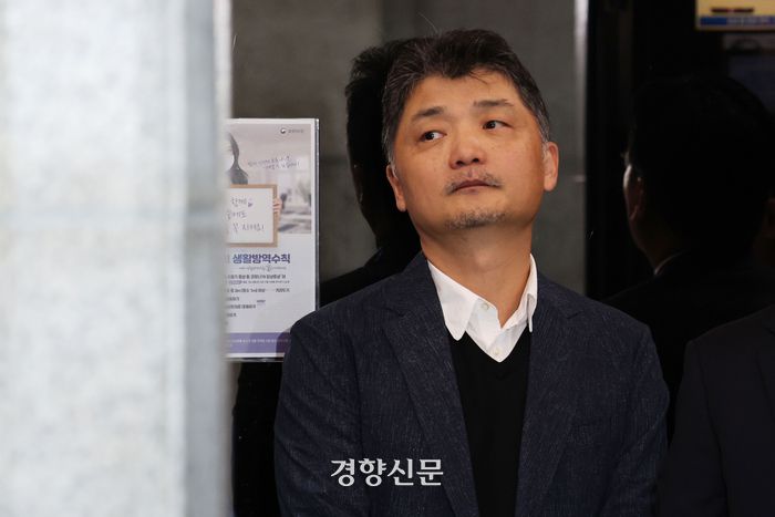 김범수 카카오 미래이니셔티브센터장 23일 서울 영등포구 금융감독원에 SM엔터테인먼트 인수 관련 주가 시세조종 의혹 조사에 출석하고 있다. 한수빈 기자