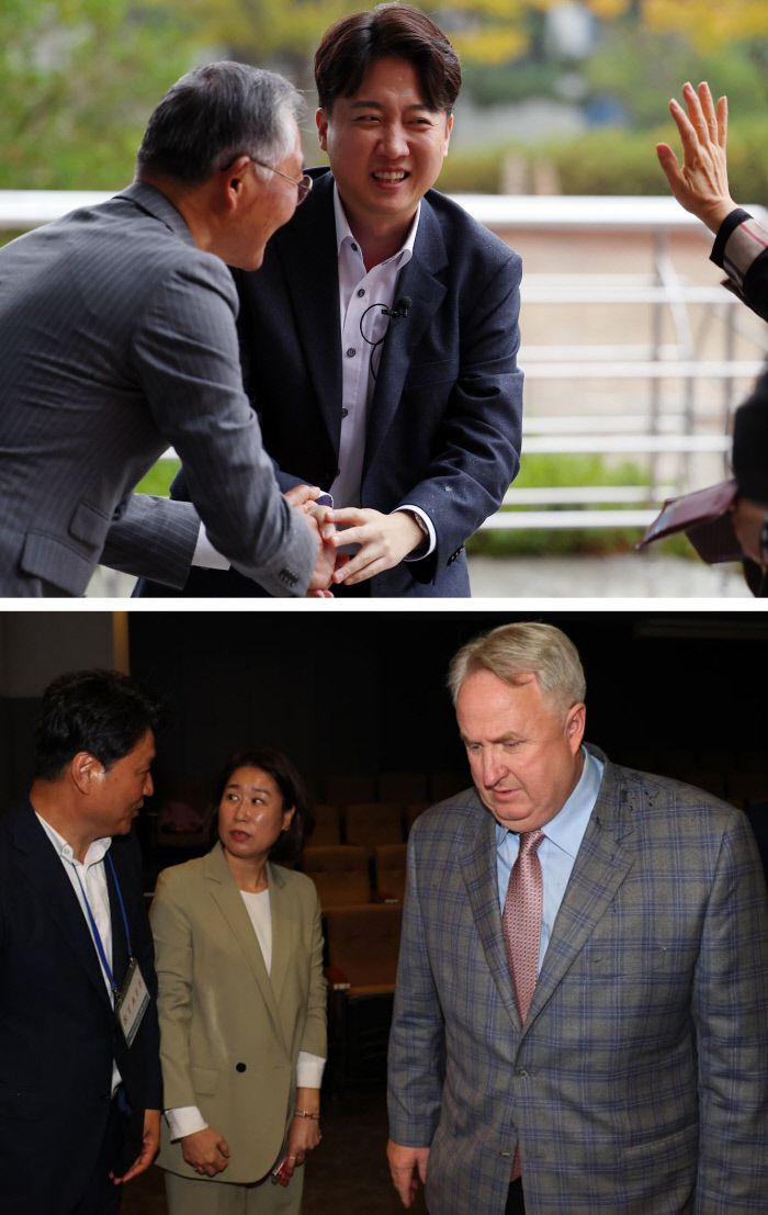 만남, 있었지만 없었다 이준석 전 국민의힘 대표가 지난 4일 이언주 전 의원과 함께 토크콘서트를 하기 위해 부산 경성대학교에 도착해 관계자들과 악수를 나누고 있다(위 사진). 인요한 국민의힘 혁신위원장이 이 전 대표와 이 전 의원의 토크콘서트 행사장으로 이동하고 있다. 연합뉴스