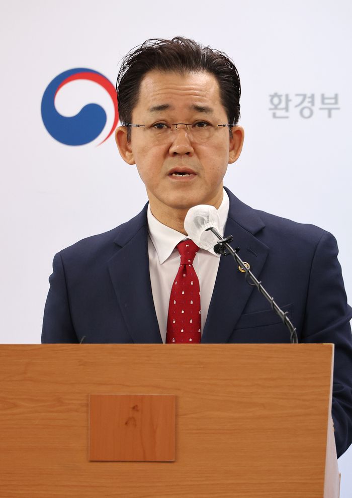 임상준 환경부 차관이 7일 오전 세종시 정부세종청사에서 지난해 11월 시행된 일회용품의 규제 계도기간 종료에 따른 향후 관리 방안을 설명하고 있다. 연합뉴스.