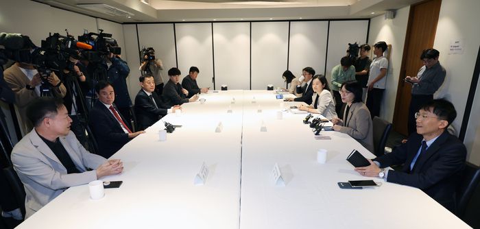 보건복지부가 지난 2일 오후 서울 중구 정동 달개비에서 의대 정원 확대를 논의하기 위한 제 16차 의료현안협의체 회의를 열고 있다. 연합뉴스