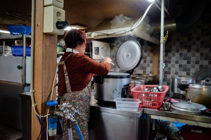 갓 퍼낸 고슬한 밥