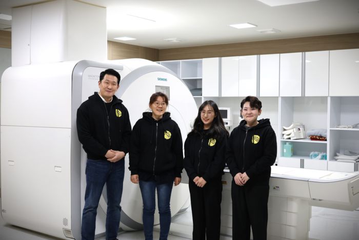 (왼쪽부터)정민영 한국뇌연구원 소속 선임연구원, 정용전 박사후 연수연구원, 이선경 박사후 연수연구원, 류예슬 연구원. 한국뇌연구원 제공