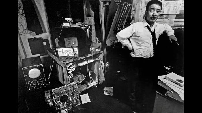 <백남준: 달은 가장 오래된 TV>의 한 장면. 엣나인필름 제공