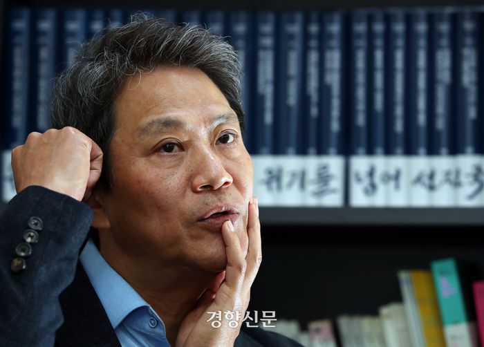 <색다른 인터뷰> 임종석 전 청와대 비서실장이 6일 서울 성동구 남북경제문화협력재단 사무실에서 경향신문과 인터뷰를 하고 있다. 2023.12.6 /서성일 선임기자