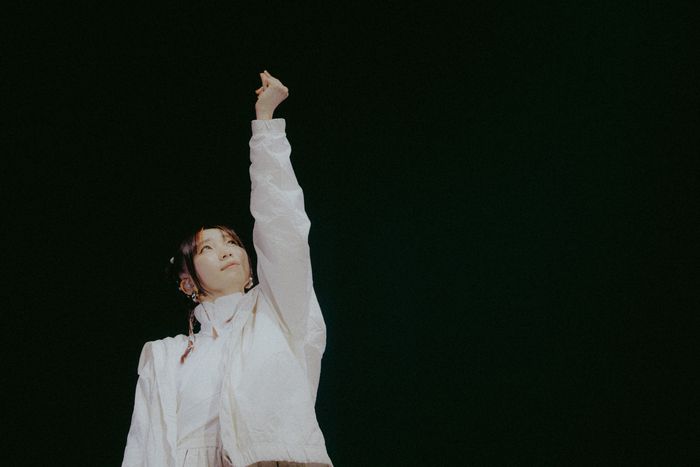 요아소비의 보컬리스트 이쿠라. 리벳 제공