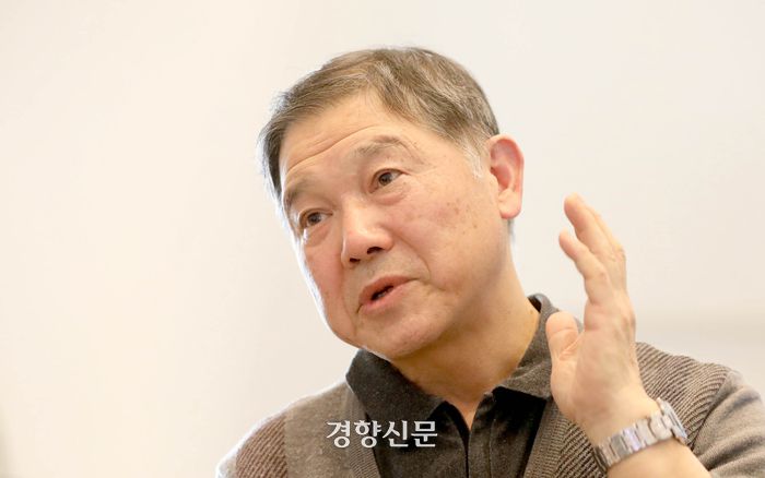 치과계의 폭리를 지적한 <임플란트 함부로 하지 말아야 할 이유> 저자 김광수씨는 “환자의 치아를 아껴야 할 의사가 ‘얼마 뒤에 뽑아야 한다’며 임플란트를 권고하면 안 된다”고 말했다. 김창길 기자