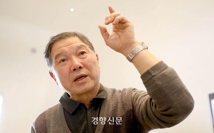 치과계의 폭리를 지적한 <임플란트 함부로 하지 말아야 할 이유> 저자 김광수씨는 “환자의 치아를 아껴야 할 의사가 ‘얼마 뒤에 뽑아야 한다’며 임플란트를 권고하면 안 된다”고 말했다. 김창길 기자