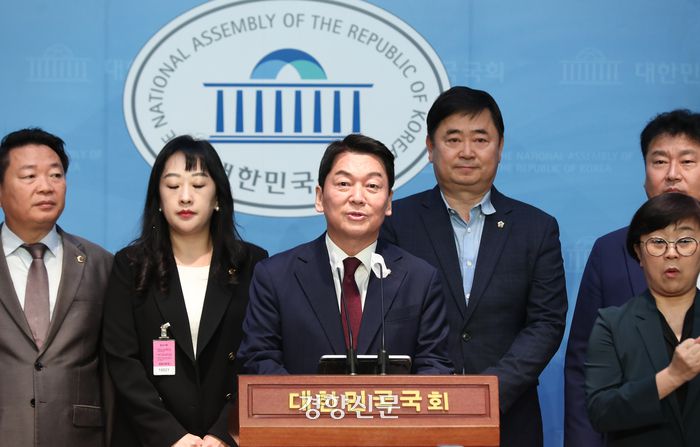 안철수 국민의힘 의원이 2023년 10월16일 국회 정론관 기자회견장에서 이준석 전 국민의힘 대표에 대한 제명 촉구 기자회견을 하고 있다. 박민규 선임기자