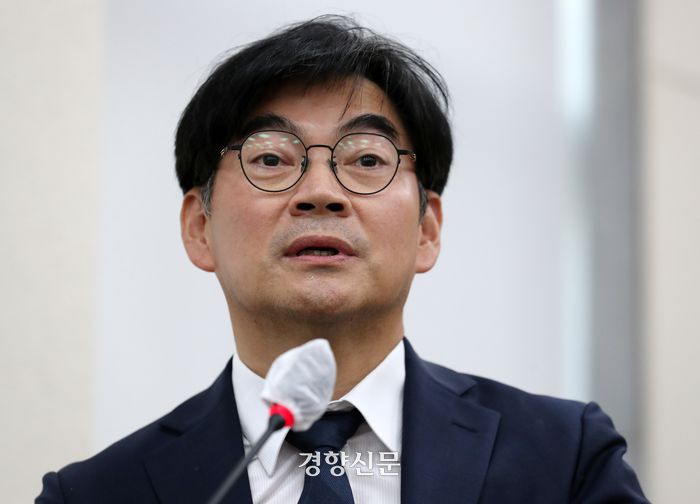 ‘아들 학폭’ 문제로 국가수사본부장에서 낙마한 정순신 변호사가 국회 교육위 국정감사에 증인으로 출석해 발언대에 나와 의원질의에 답하고 있다. 박민규 선임기자