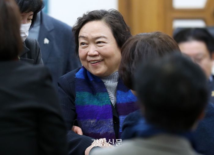 불출마를 선언한 인재근 더불어민주당 의원이 14일 국회 의원회관에서 열린 민주주의자 김근태상 수상식에 입장하고 있다. 박민규 선임기자