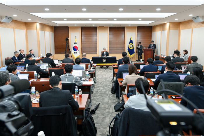 조희대 대법원장이 지난 15일 서울 서초구 대법원에서 대법원 출입기자단과 간담회를 하고 있다. 대법원 제공