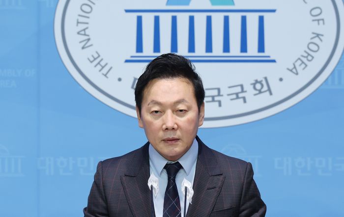 정봉주 더불어민주당 전 의원이 지난 1월 8일 국회에서 총선 출마 선언을 하고 있다. 연합뉴스