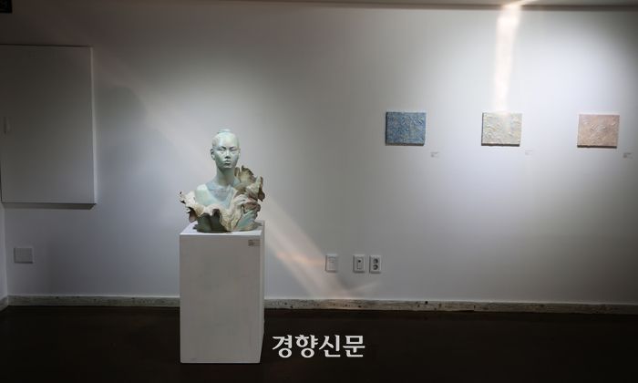 서학예술마을도서관 갤러리. 이윤정 기자