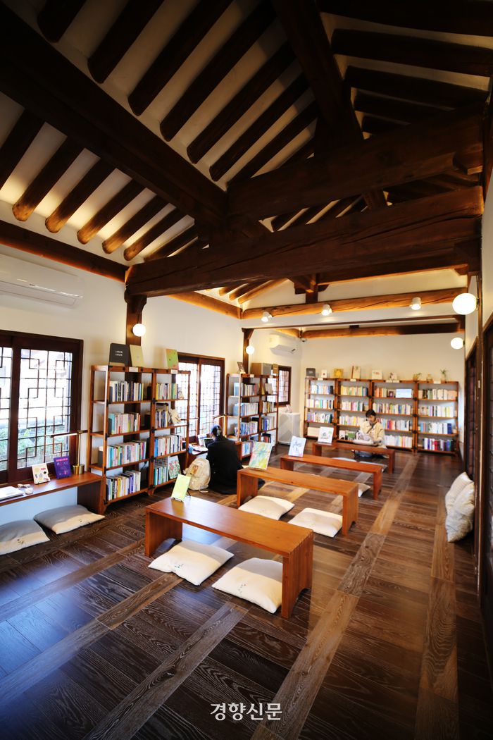 전주 한옥마을 도서관. 이윤정 기자