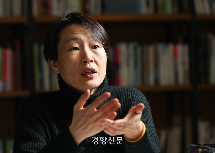 미류 체제전환운동 공동집행위원장이 3월 26일 주간경향과 인터뷰하고 있다. /정지윤 선임기자