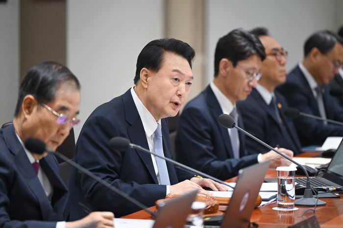 윤석열 대통령이 16일 서울 용산 대통령실에서 열린 제17회 국무회의에서 발언하고 있다. 대통령실사진기자단