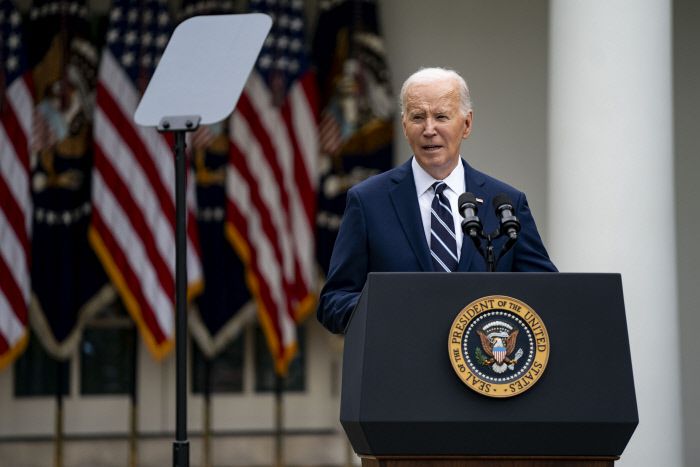 바이든 대통령, 대중 관세 인상 발표 조 바이든 미국 대통령이 14일(현지시간) 워싱턴 백악관 로즈가든에서 열린 한 행사 도중 연설을 하고 있다. UPI연합뉴스