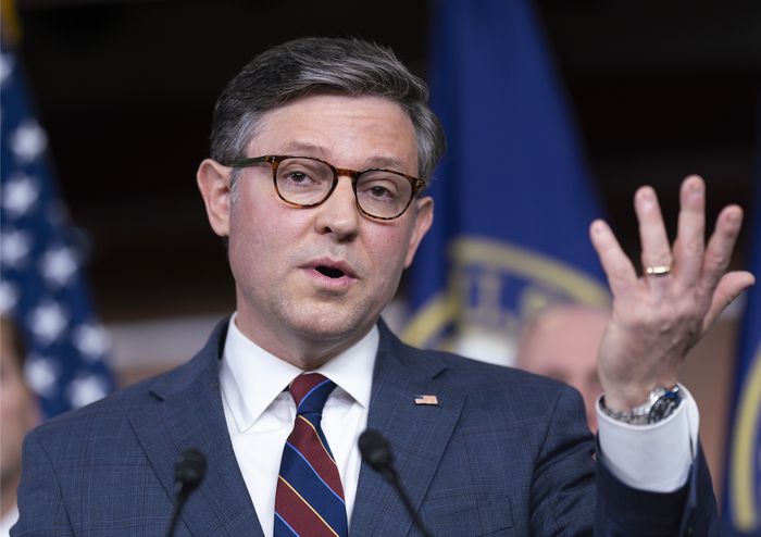 마이크 존슨 미국 하원의장(공화당)이 지난 4일 도널드 트럼프 전 대통령의 유죄 평결을 비난하고 있다. AP연합뉴스