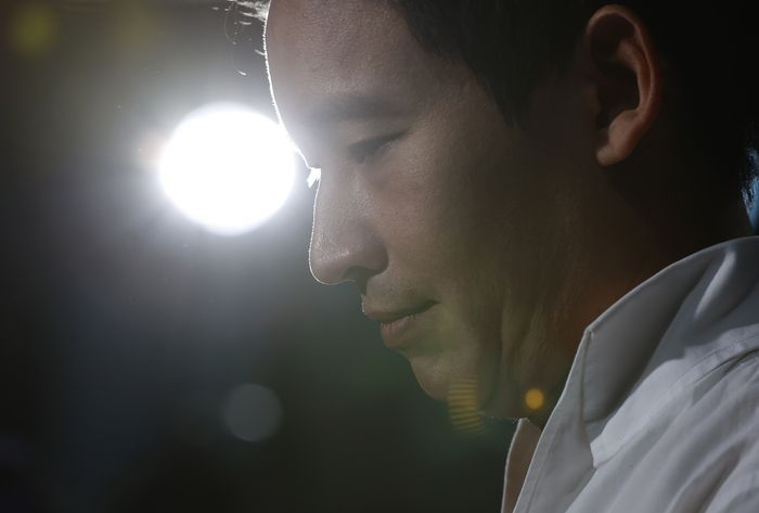 피타 림짜른랏 태국 전진당(MFP) 전 대표가 지난 9일(현지시간) 태국 방콕의 당사에서 기자회견을 하고 있다. EPA연합뉴스