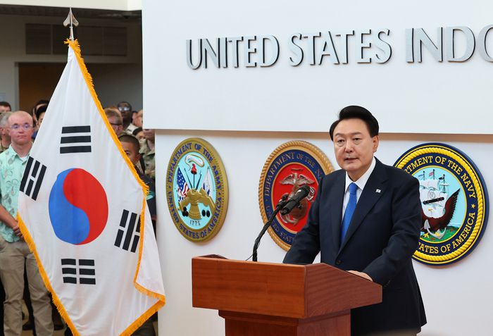 윤석열 대통령이 9일(현지시간) 미국 하와이 인도·태평양사령부를 방문해 장병들에게 격려사를 하고 있다.  연합뉴스