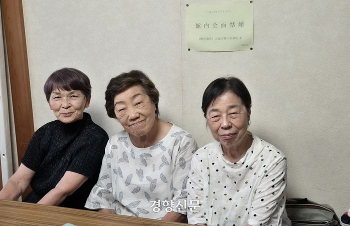 고마에시 실버인재센터 회원들. 왼쪽부터 이토 리츠코(72), 가모 카츠요(79), 야타베 쿄(77)