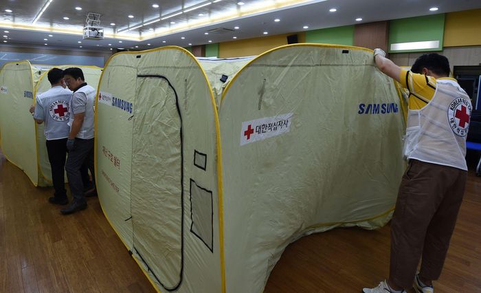 인천 청라국제도시 행정복지센터에 전기차 화재로 피해를 입은 아파트 주민들을 위한 임시 숙소가 마련되고 있다. 인천시 제공