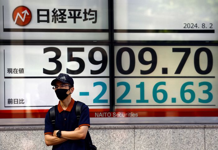 2일 도쿄 길거리에 닛케이225지수가 표시돼있다. 로이터연합뉴스