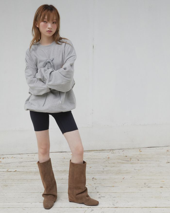 조정연 패션 MD는 “‘핀터레스트 스타일링’과 ‘옷장 계정’을 참고해 쇼핑하는 문화가 일상화하고 있는 만큼 폴딩 부츠의 인기는 앞으로도 지속할 것”이라고 전망했다. 쓰리투에이티(@3hreeto8ighty)  인스타그램 갈무리