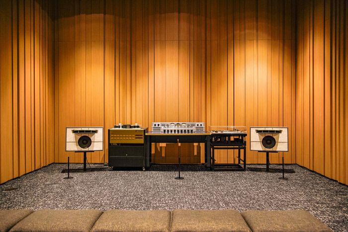 오디움 전시실 스튜디오 모니터