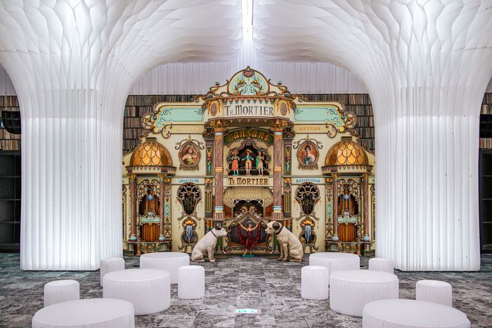 오디움 라운지 100년 넘은 초대형 오르골