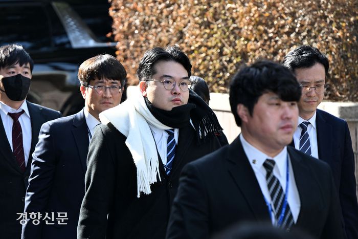 윤석열 대통령의 구속 전 피의자 심문(영장실질심사)이 열리는 18일 서울 마포구 서울서부지법에 차정현 공수처 부장검사가 들어서고 있다. 한수빈 기자