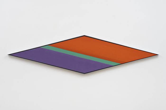 케네스 놀랜드 ‘Echo Field’(1966), 캔버스에 아크릴,  61 cm × 243.8 cm 페이스갤러리 제공