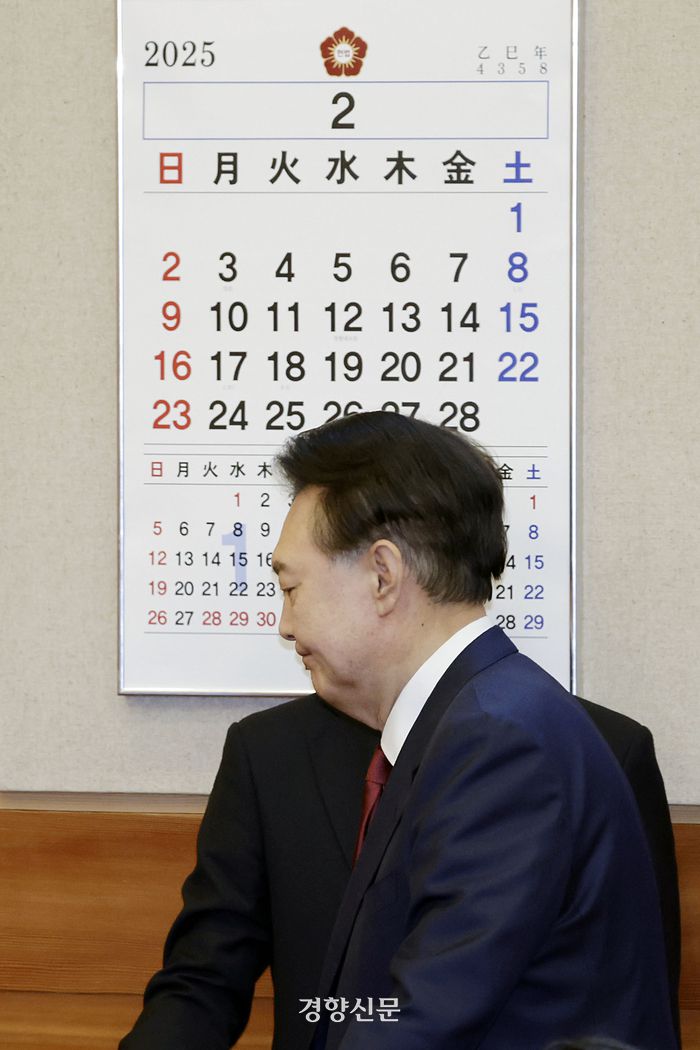 윤석열 대통령이 4일 서울 종로구 헌법재판소에서 열린 탄핵심판 5차 변론기일에 출석하고 있다. 이준헌 기자